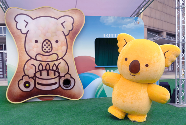 樂天小熊巨大扭蛋機等你試手運!!